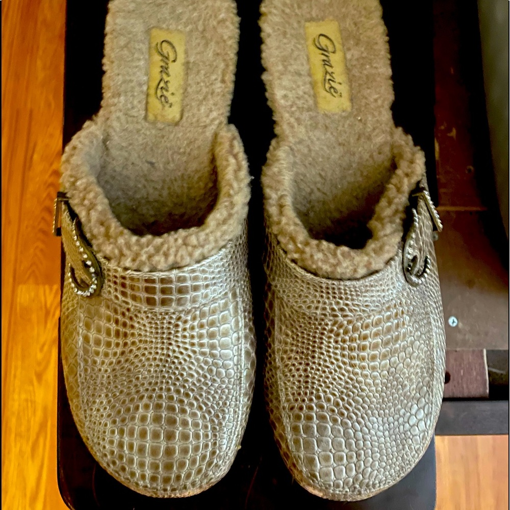 Shoes size 9